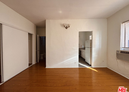 920 S S Hobart Blvd - Photo 1