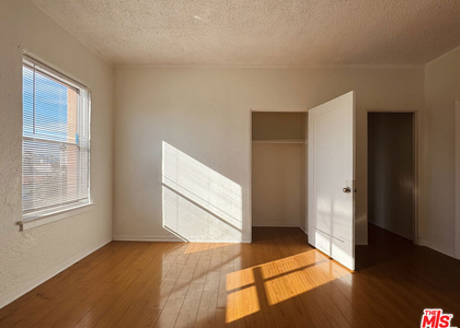 920 S S Hobart Blvd - Photo 1