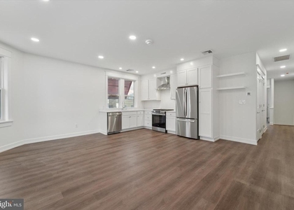1049 W Lancaster Avenue - Photo 1