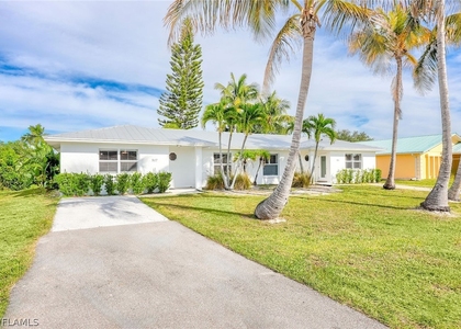 527 109th Avenue N - Photo 1