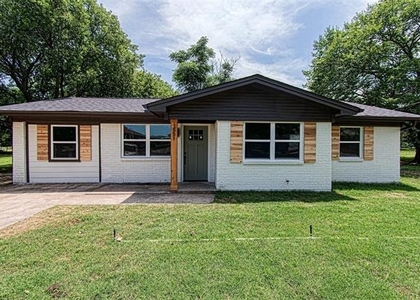 551 E Burks Street - Photo 1
