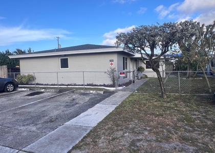 2030 Sw 41st Avenue - Photo 1