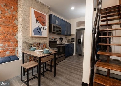 1915 N Darien Street - Photo 1