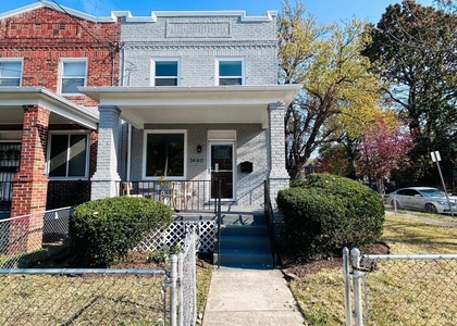 1440 18th Place Se - Photo 1
