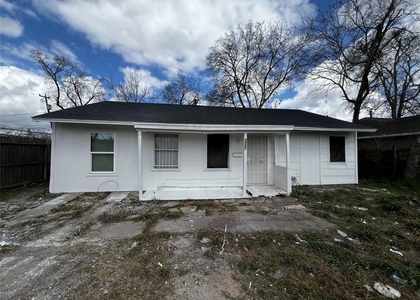 5401 Doolittle Boulevard - Photo 1