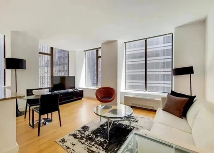Hanover Square - Photo 1