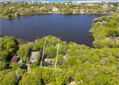 8415 Soundview Avenue - Photo 1