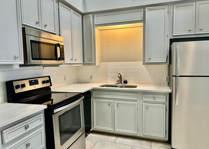502 W 17th St - Photo 1