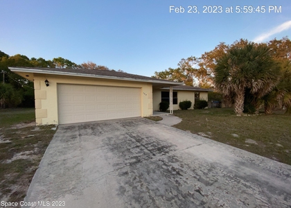 304 Darrow Avenue - Photo 1