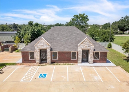 207 E Memorial Road - Photo 1