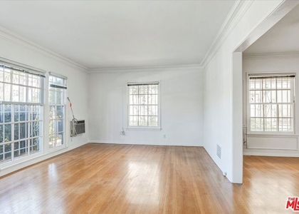 142 N Hamilton Drive - Photo 1