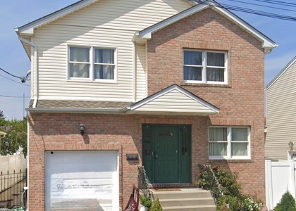 1318 Post Avenue - Photo 1