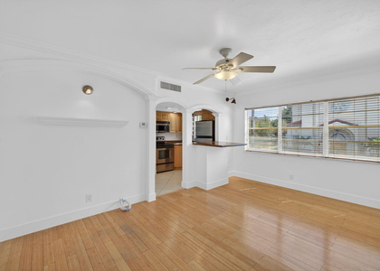 901 Ne 3rd Street - Photo 1