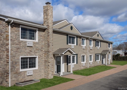 105 Lincoln Avenue - Photo 1