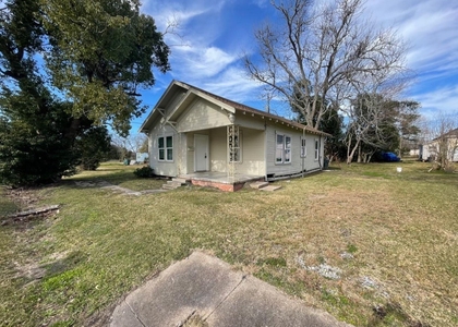 724 Orange Avenue - Photo 1
