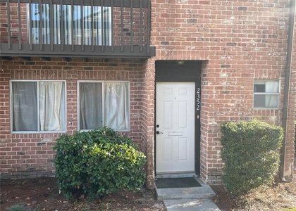 2352 Huntington Green Court - Photo 1