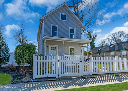 814 Dunlewy Street - Photo 1