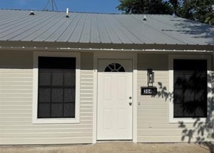 304 E Hickory Street - Photo 1