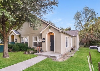 814 W College Street - Photo 1