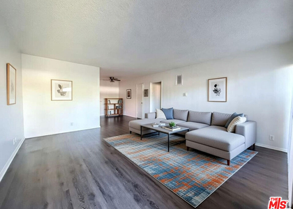 1208 W Adams Boulevard - Photo 1