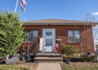 4001 Broadway - Photo 1