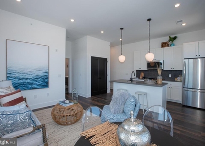 2940 W Thompson Street - Photo 1