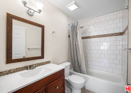 432 N Harvard Boulevard - Photo 1