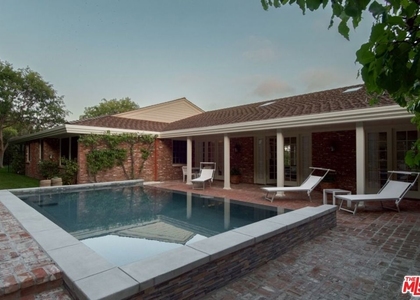 1121 N Beverly Drive - Photo 1