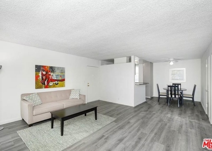 1208 W Adams Boulevard - Photo 1