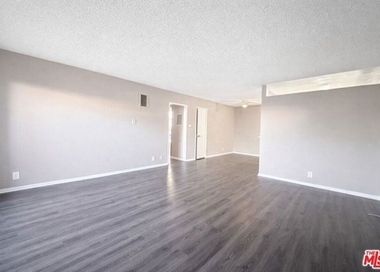 1208 W Adams Boulevard - Photo 1