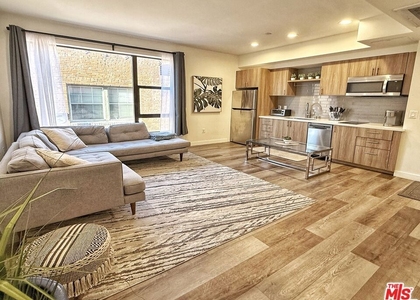 723 S St Andrews Place - Photo 1