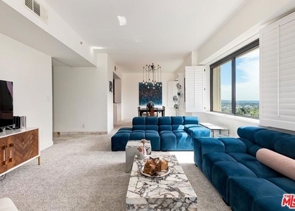 10520 Wilshire Boulevard - Photo 1