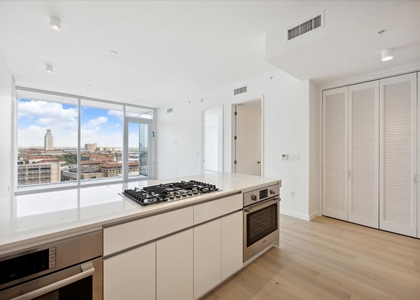 313 W 17th St - Photo 1