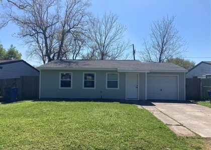2627 32nd Avenue N - Photo 1