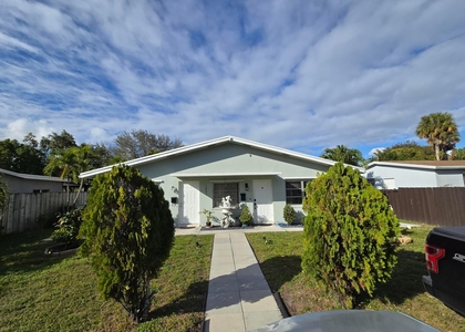 1021 Sw 32nd Court - Photo 1