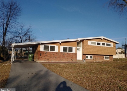 512 Dartmouth Drive - Photo 1