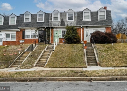 1610 Wentworth Avenue - Photo 1