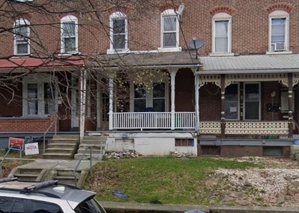 425 W Liberty Street - Photo 1