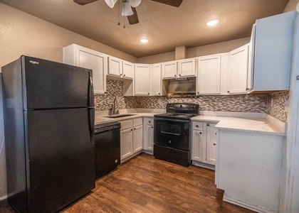 203 W Purdom Avenue - Photo 1