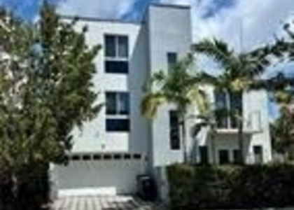 1617 Ne 8th Street - Photo 1