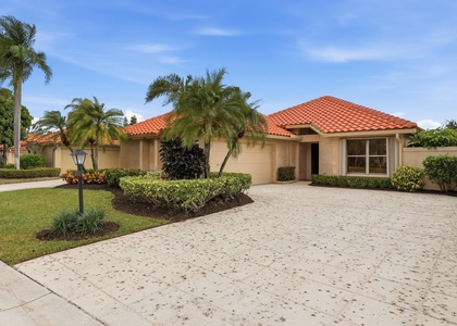2735 Sw Mariposa Circle - Photo 1