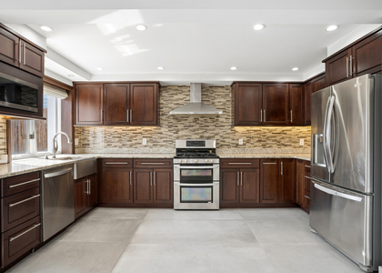 84 Gotham Avenue - Photo 1