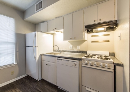 3101 Tom Green St - Photo 1