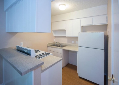 400 W 34th St - Photo 1