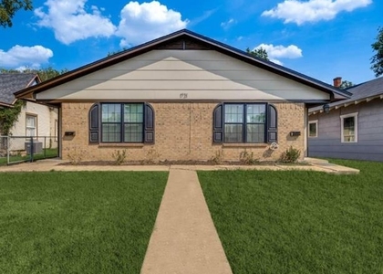 1721 W Walker Street - Photo 1