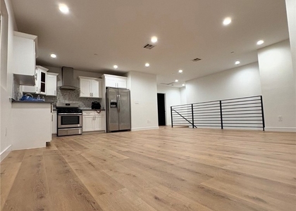 136 1/2 N Carondelet - Photo 1