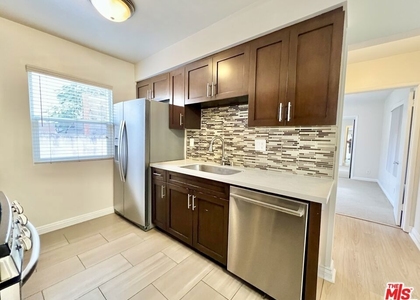 1552 Berkeley Street - Photo 1