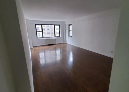 Flex 3 bedroom 2 bathroom on E - Photo 1