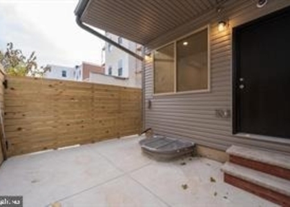 727 N 39th Street - Photo 1