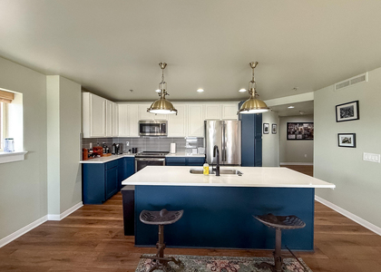525 W Lafayette Boulevard - Photo 1